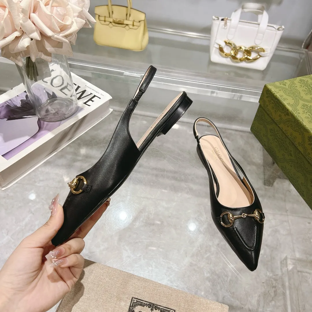 👟👟Ex-factory price 440👟👟 (genuine leather sole +40) Gucci Original GG canvas adds dazzling essence to these slingback pumps. Brown leather piping and light gold-toned hardware are complemented by beige and brown graphics. The pointed toe, elasticated straps and low heel all work together to create a comfortable fit. Upper: Made of first-layer imported patent cowhide/sheepskin lining. Outsole: Rubber non-slip outsole/genuine leather outsole. Size: 35-42 (34/41 42 customized, non-refundable)​